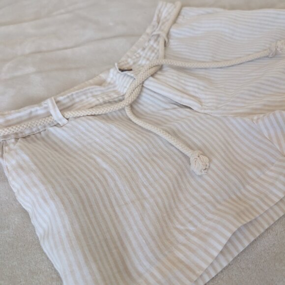Cynthia Rowley 100% linen striped shorts - Picture 3 of 8